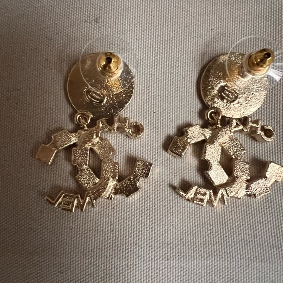 CHANEL GOLD DROPPING NEW EARRINGS NEWEST 2023-2024 CRUISE COLLECTION - Picture 12 of 16